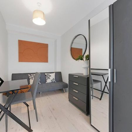 2 Bed Apartment- Finsbury Park Station B Londra Esterno foto