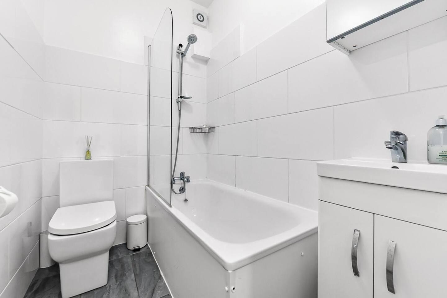 2 Bed Apartment- Finsbury Park Station B Londra Esterno foto