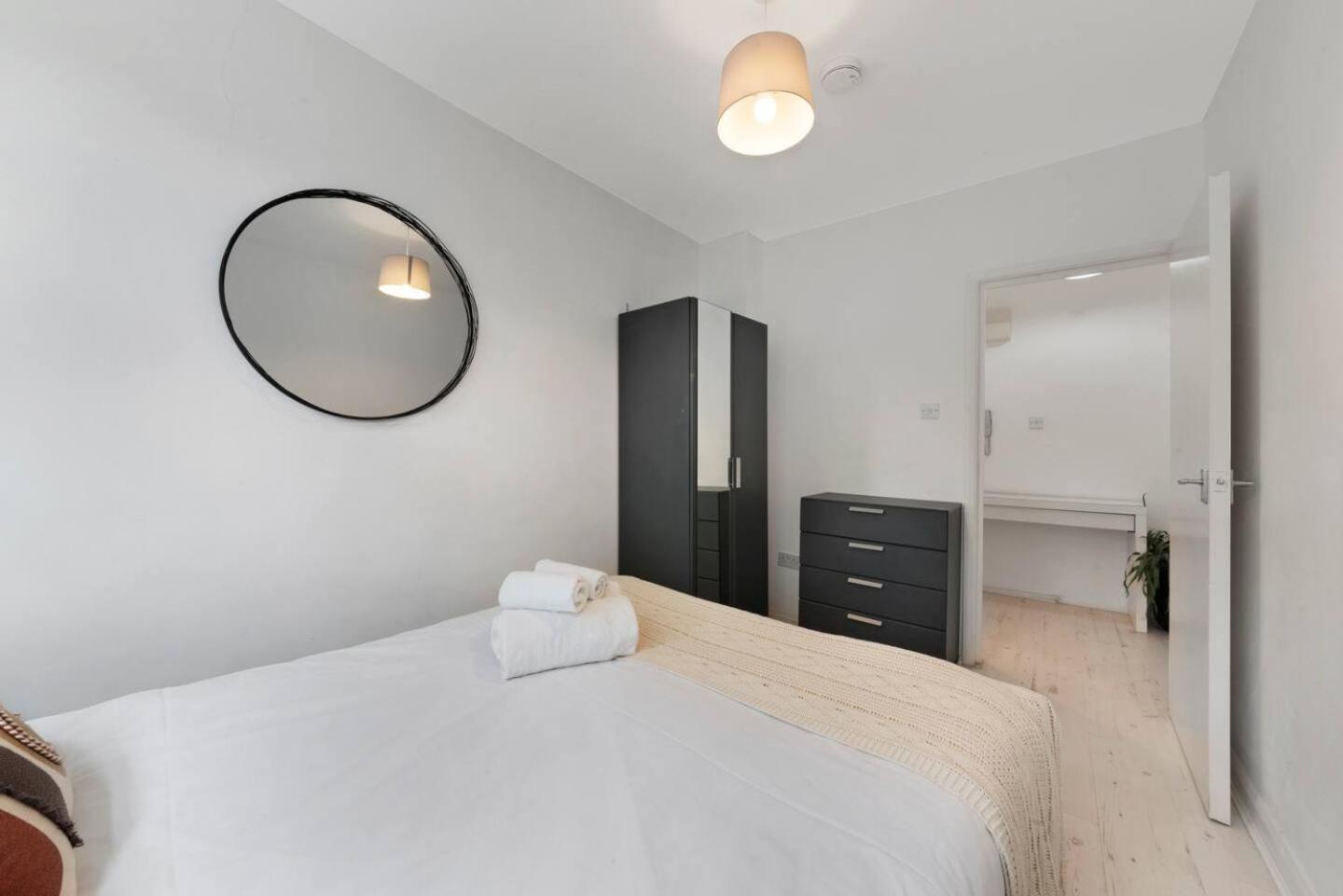 2 Bed Apartment- Finsbury Park Station B Londra Esterno foto
