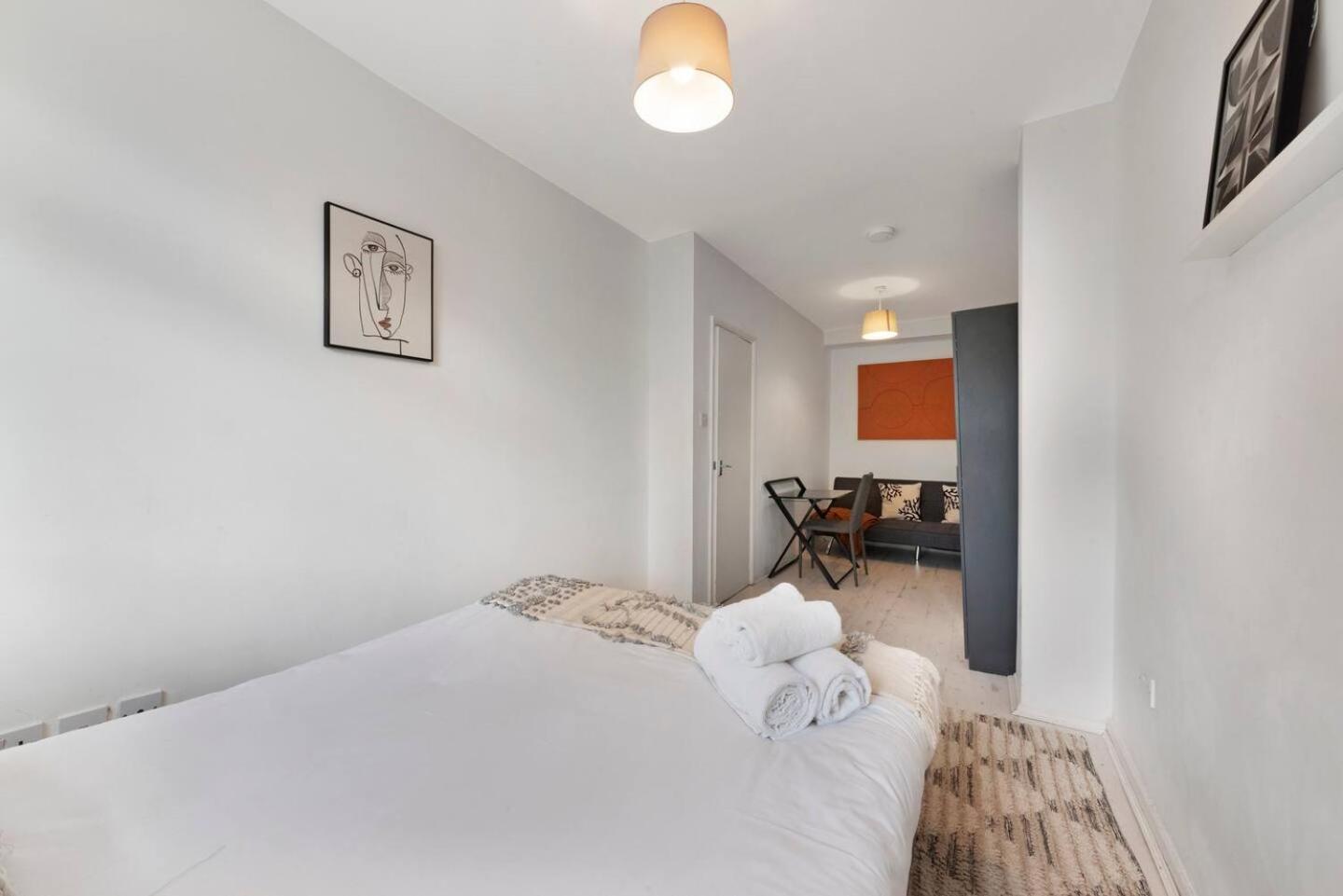 2 Bed Apartment- Finsbury Park Station B Londra Esterno foto